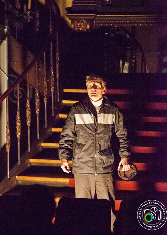 022 - Un teatru - Sutu - MMB - Cristian Oeffner Oprea (Large).jpg